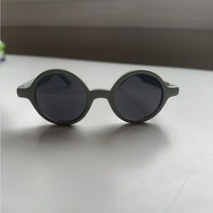 Round baby sunglasses
